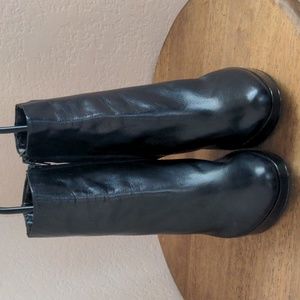 Marc Fisher black leather upper size 6.
